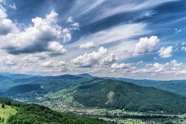 HDR Gösterim sırasında yokuş yukarı Makovytsya Ukrayna