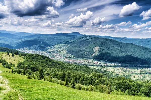 HDR Gösterim sırasında yokuş yukarı Makovytsya Ukrayna