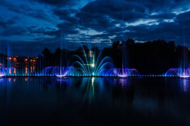 Gece sihir gösterisi çeşmeler merkezi Waterfront RoHS