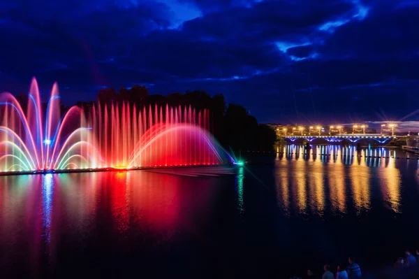 Gece sihir gösterisi çeşmeler merkezi Waterfront RoHS