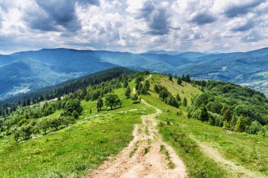 HDR Gösterim sırasında yokuş yukarı Makovytsya Ukrayna