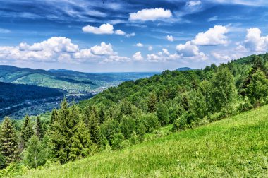 HDR Gösterim sırasında yokuş yukarı Makovytsya Ukrayna