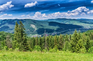 HDR Gösterim sırasında yokuş yukarı Makovytsya Ukrayna