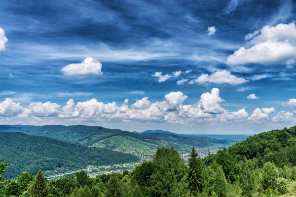 HDR απόψεις κατά τη διάρκεια ανηφόρα Makovytsya Ουκρανία — Φωτογραφία Αρχείου