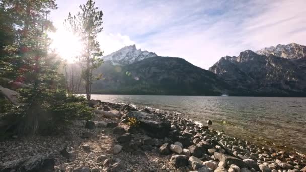 Panning Uitzicht Vanaf Oever Van Jenny Lake Grand Tetons — Stockvideo