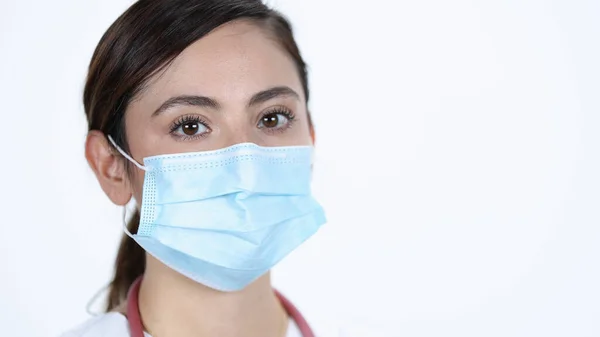 Médico Feminino Girando Dobrando Braços Enquanto Sorrindo Movendo Direção Eles — Fotografia de Stock