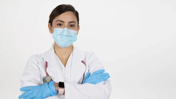 Médico Femenino Girando Brazos Plegables Mientras Sonríe Moviéndose Hacia Ellos Fotos de stock libres de derechos