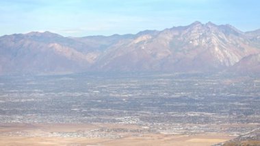 Utah 'taki Salt Lake Vadisi' nde Wasatch Dağları 'nı geziyorum..