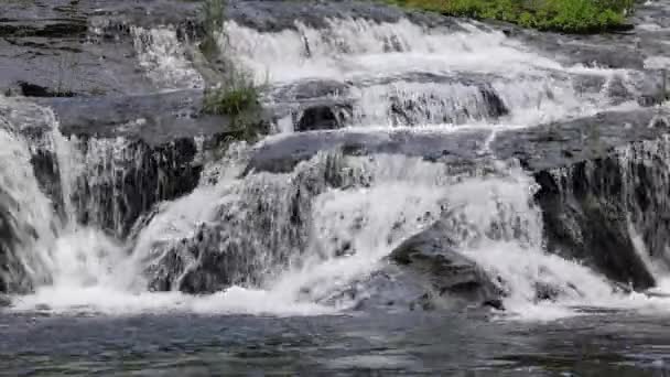 Sweet Creek Kaskadowo Nad Skałami Małym Wodospadzie Pustyni Oregonie — Wideo stockowe