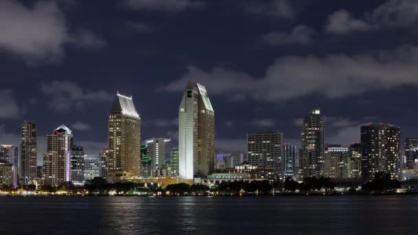 Cronologia Notturna Dello Skyline San Diego Mentre Nuvole Muovono Nel — Video Stock