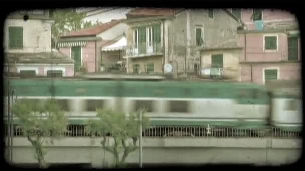 Włoski pociąg. Starodawny stylizowane klip wideo. — Wideo stockowe