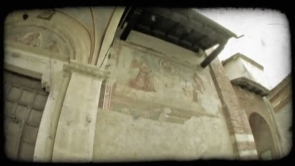 Είσοδο του καθεδρικού ναού. Εκλεκτής ποιότητας στυλιζαρισμένη βίντεο κλιπ. — Αρχείο Βίντεο