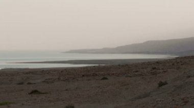 Zaman atlamalı bir sis Celile Denizi kıyısında görüntüsünü kaydırma