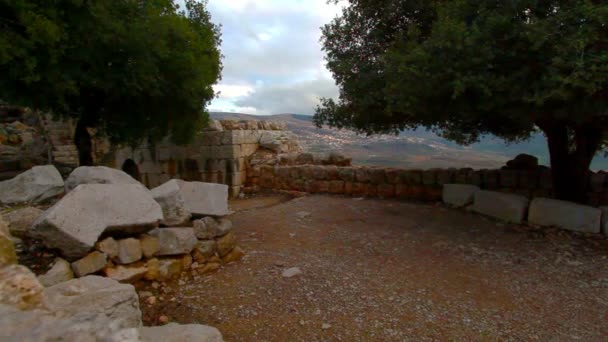 Imágenes de un patio de la fortaleza de Nimrod en Israel . — Vídeos de Stock