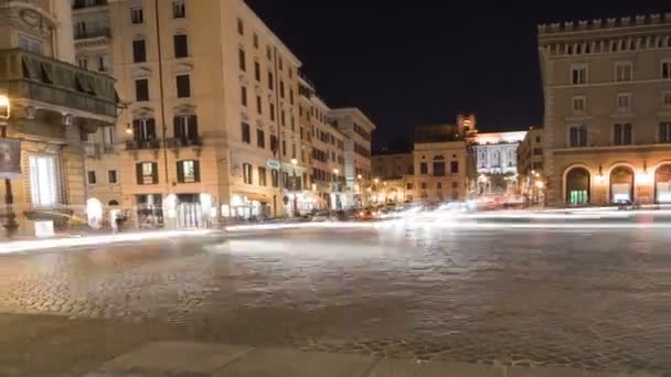 Tráfego pesado em uma praça da cidade em Roma — Vídeo de Stock