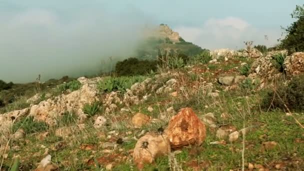 Aufnahmen der Festung Nimrod im Nebel in Israel. — Stockvideo