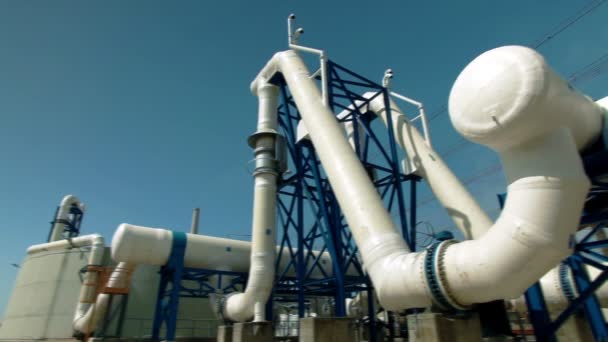 Leidingen structuur in een fabriek voor ontzilting in Israël. — Stockvideo