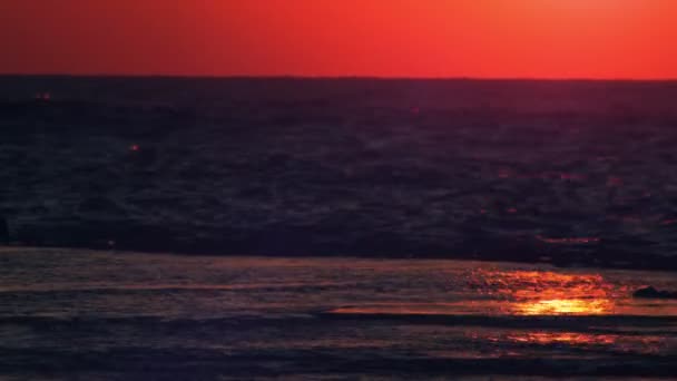 Заходящее солнце над Средиземным морем — стоковое видео