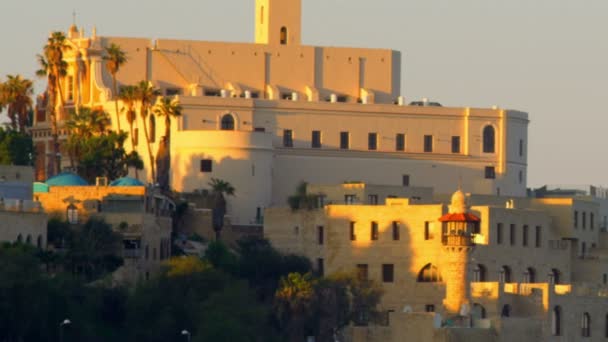 Церква Святого Петра на узбережжі Середземного моря в Ізраїлі — стокове відео