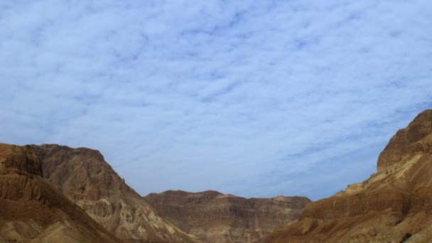 Clouds moving over desert mountains in Israel. — Stock Video