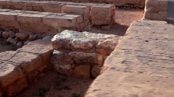 Imágenes de cimientos de piedra en Tel Be 'er Sheva en Israel . — Vídeos de Stock