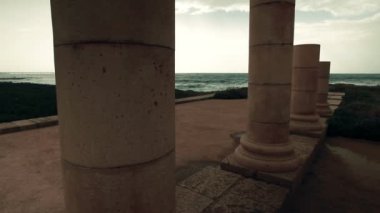sütunlar'dan Caesarea Maritima adlı Sarayı kalıntıları