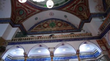 kemerli ve balkon bir caminin İsrail.