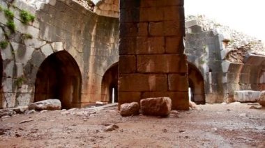 Bir ayağı ve kemerler Nimrod kale İsrail'de hisse senedi görüntüleri.