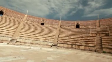 Caesarea İsrail'adlı tiyatro oturma stok görüntüleri Panoraması.