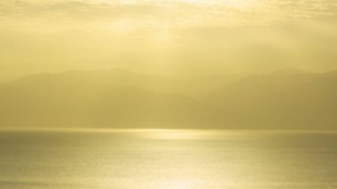 Dor sahilde günbatımı yansıma