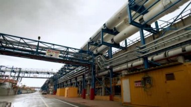 boru hattı yapısı bir deniz suyu arıtma tesisi