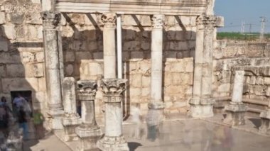 Capernuam eski sinagog turist