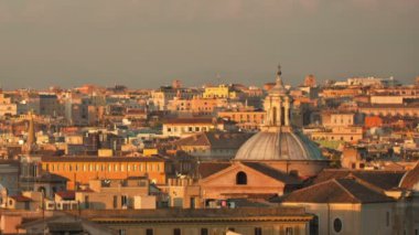 Gün batımında Roma manzarası.