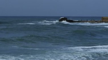 Akdeniz dalgalar Caesarea sahil kapalı