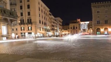 Roma şehir meydanında yoğun trafik