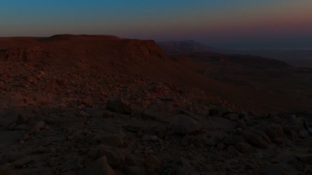 Schwenk-Aufnahme des Sonnenaufgangs im Zeitraffer in der Nähe des Toten Meeres — Stockvideo