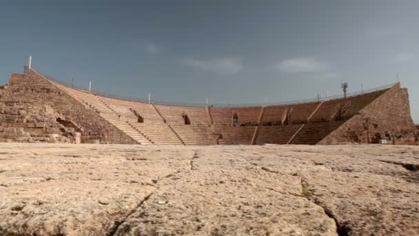 Stock Footage van het theater in Caesarea in Israël. — Stockvideo