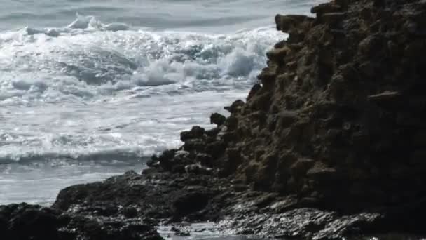 İsrail'de telif ücretsiz stok Video görüntülerini kayalık sahil harabe vurdu — Stok video