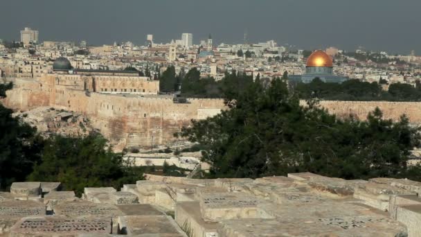 Temple Mount Kudüs İsrail'in Yahudi mezarlıktan. — Stok video