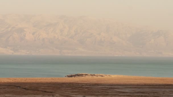 Panorama du laps de temps des ombres se déplaçant au-dessus du rivage de la mer de Galilée — Video