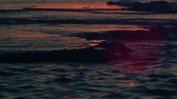 Stock Vidéo Libre de Droit Images d'un coucher de soleil et les vagues à Dor Beach tourné en Israël — Video