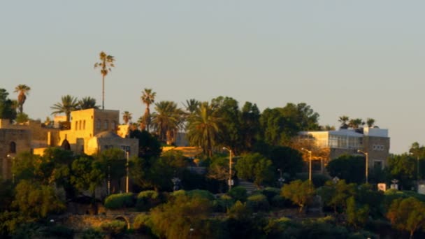 Středomořské pobřeží Jaffa s kostelem svatého Petra — Stock video