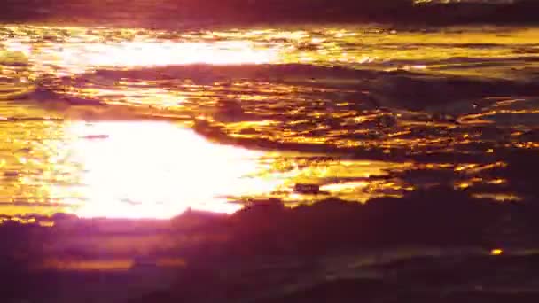 Gyllene reflektion på Dor Beach — Stockvideo