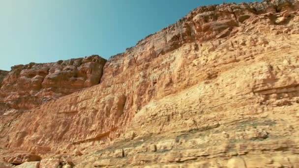 Felswand des Mizpe Ramon-Kraters — Stockvideo