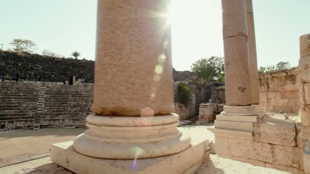 Stock Footage van de kolommen in het theater in Beit She'an in Israël. — Stockvideo