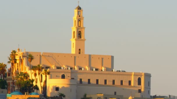 イスラエルの地中海の海岸に聖ペテロ教会 — ストック動画