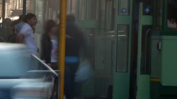 Fermate del tram cittadino e stradale a Roma . — Video Stock