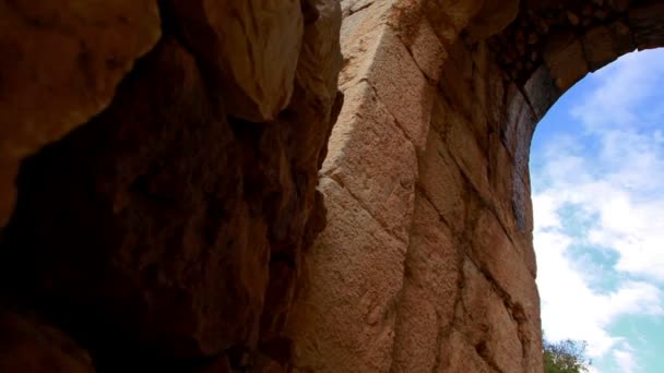 Stock Footage of an arched doorway at Nimrod Fortress in Israel. — Stock Video