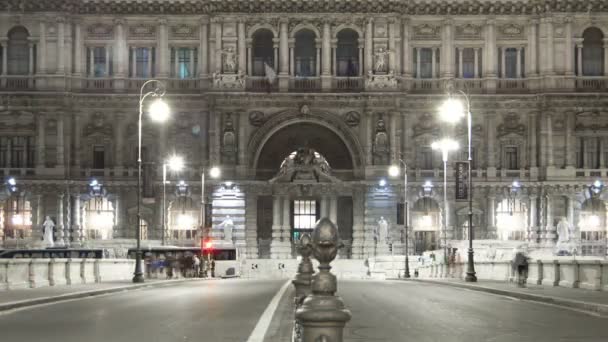 Palazzo di Giustizia dal ponte di notte — Video Stock