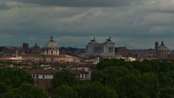 Skyline romano con el Vittoraino — Vídeos de Stock